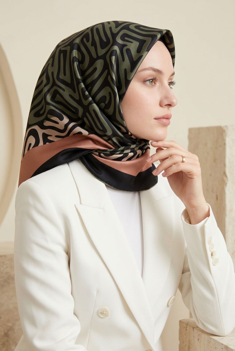 100% Twill İpek Bordürlü Dalga Desenli Siyah - Bakır Renkli 90x90 Dikim Şekli : El Dikişi Eşarp