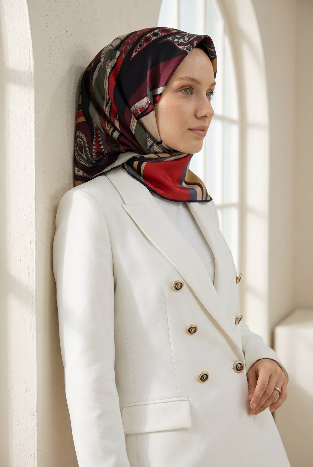 100% Twill Etnik Yaprak Desenli Kırmızı Renkli 90x90 Dikim Şekli : El Dikişi Eşarp