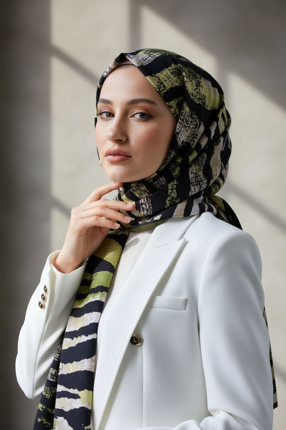 KREP ZEBRA DESENLİ HAKİ - SİYAH RENKLİ 75X195 KIRIŞMAZ ŞAL