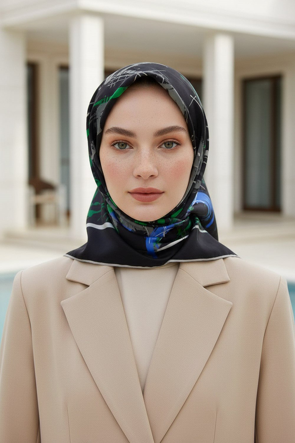 % 57 İPEK % 43 VİSKON Twill İpek Geometrik Desenli Saks - Zümrüt Yeşili Renkli 90x90 Eşarp Dikim Şekli : El Dikişi