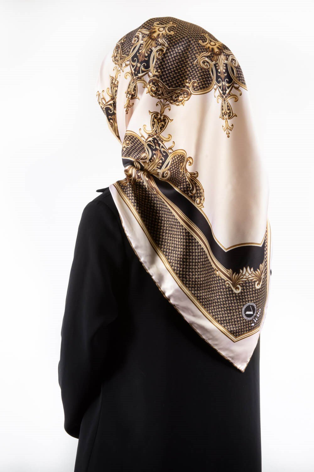 Twill Barok Desenli Vizon Renkli 90x90 Eşarp (İpek İçermez) Dikim Şekli : El Dikişi