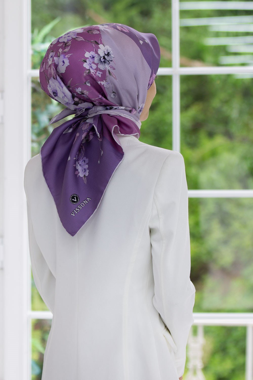 %100 Twill İpek Geometrik Ve Çiçek Desenli Pembe - Lila Renkli 90x90 Eşarp Dikim Şekli : El Dikişi