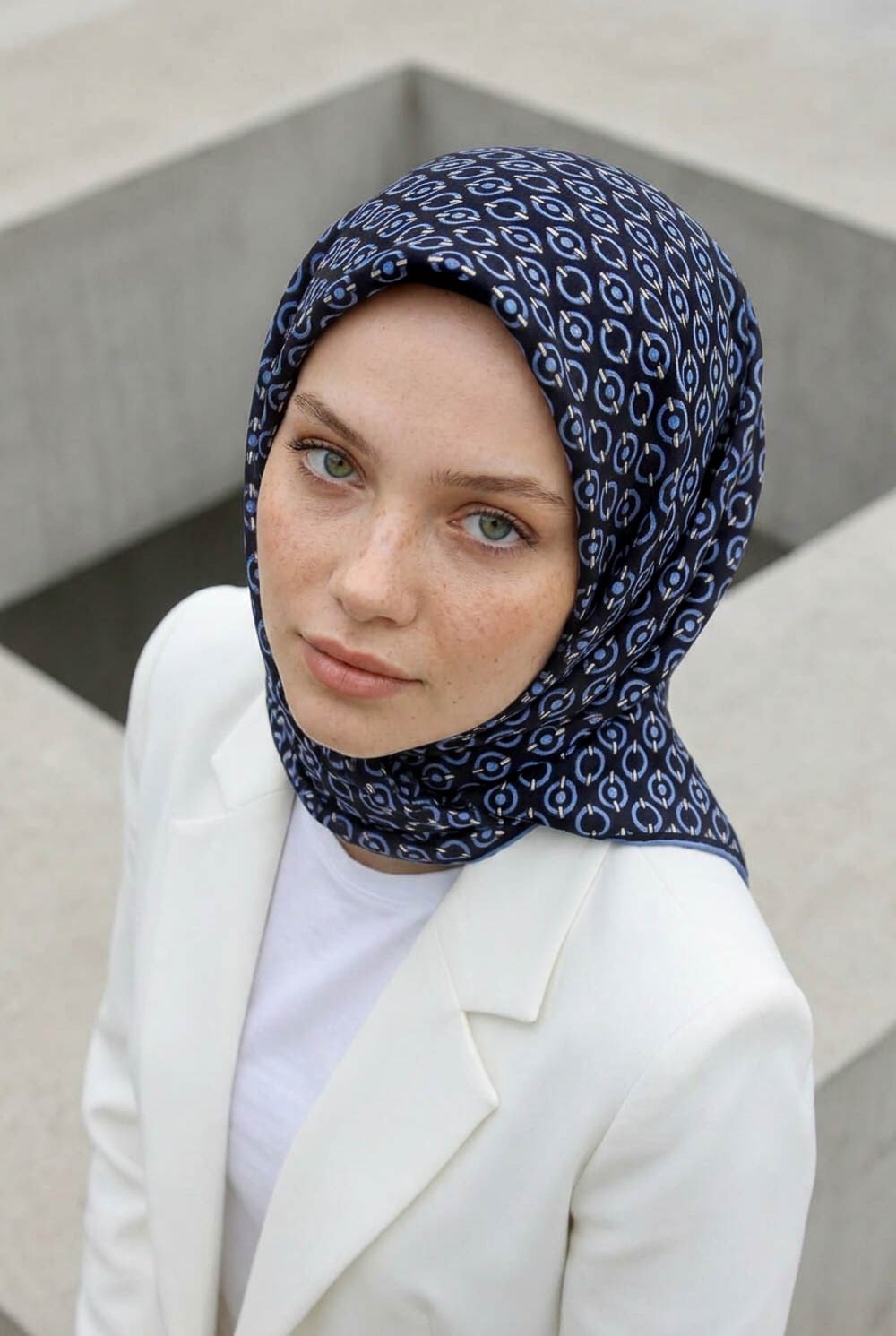 %100 Twill İpek Zincir Desenli Lacivert - İndigo Renkli 90x90 Eşarp Kenar Dikiş Şekli El Dikişli