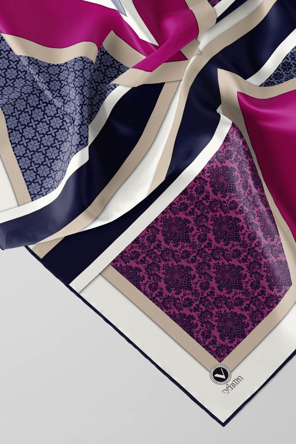 Twill Geometrik Barok Desenli Mürdüm - Lacivert Renkli 90x90 Eşarp (İpek İçermez) Kenar Dikiş Şekli El Dikişli