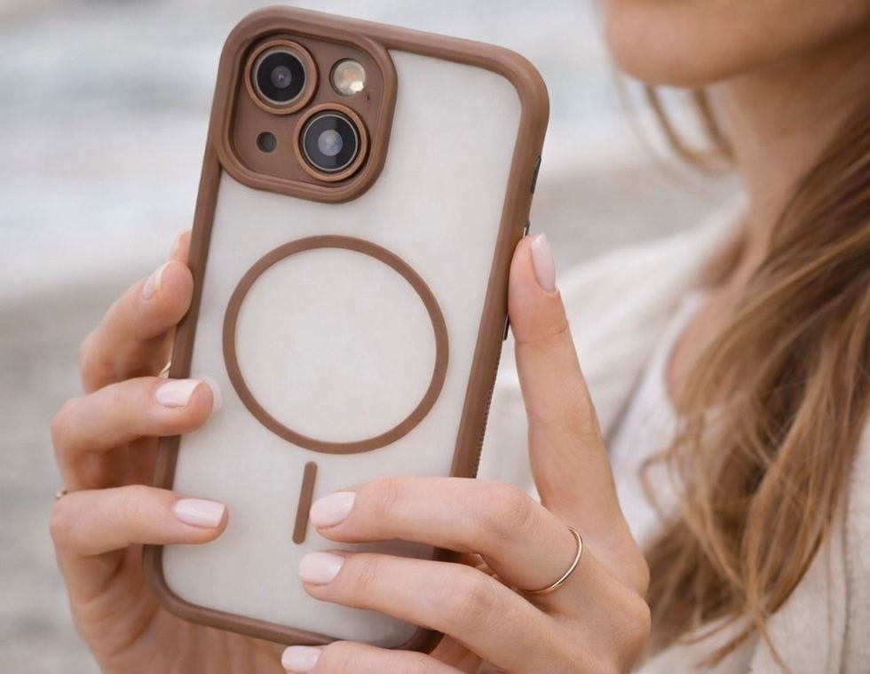 iPhone 13 Kılıf – Kamera Korumalı – MagSafe Uyumlu – Haki Renk – Mat Silikon Telefon Kılıfı