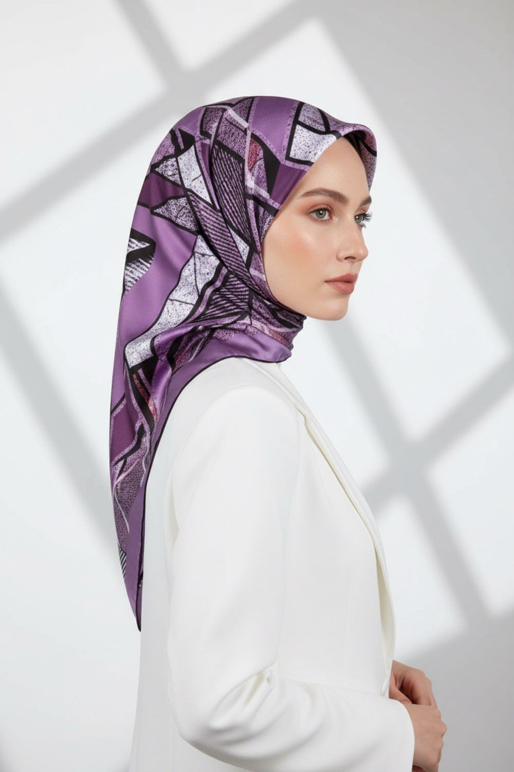 Kristal Geometrik Desenli Lila Renkli 90x90 Eşarp (İpek İçermez) Kenar Dikiş Şekli El Dikişli
