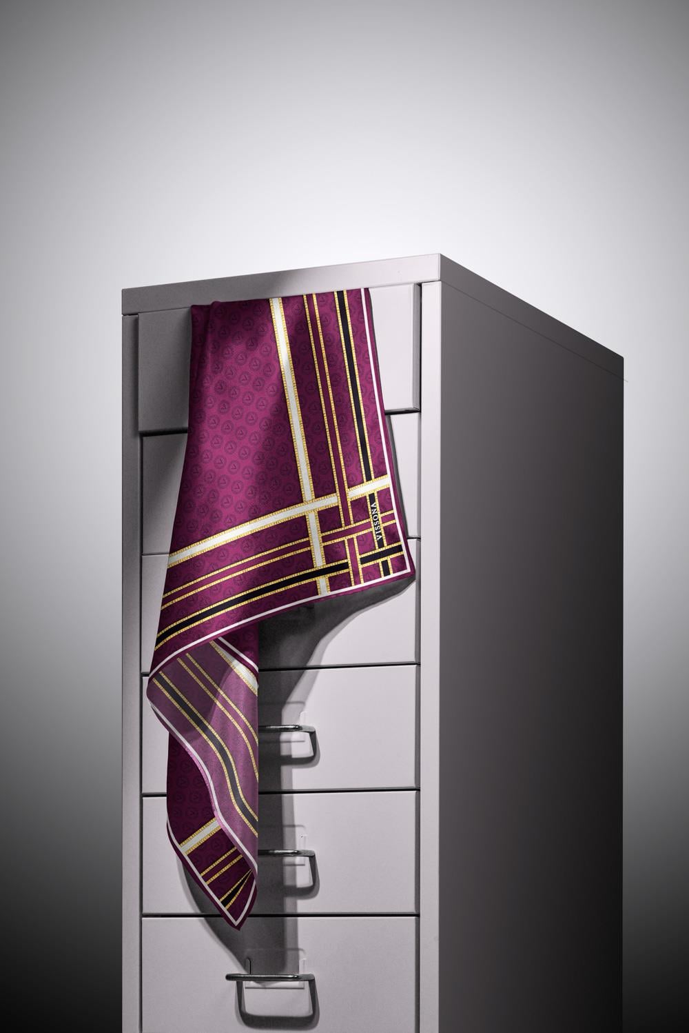 %100 Twill İpek Monogram Desenli Mürdüm - Siyah Renkli 90x90 Eşarp Dikim Şekli : El Dikişi