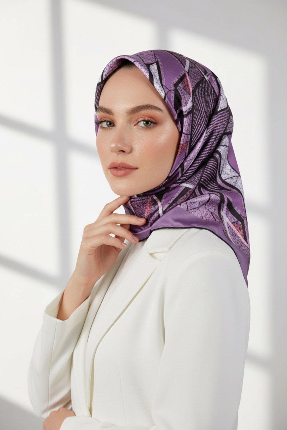 Kristal Geometrik Desenli Lila Renkli 90x90 Eşarp (İpek İçermez) Kenar Dikiş Şekli El Dikişli