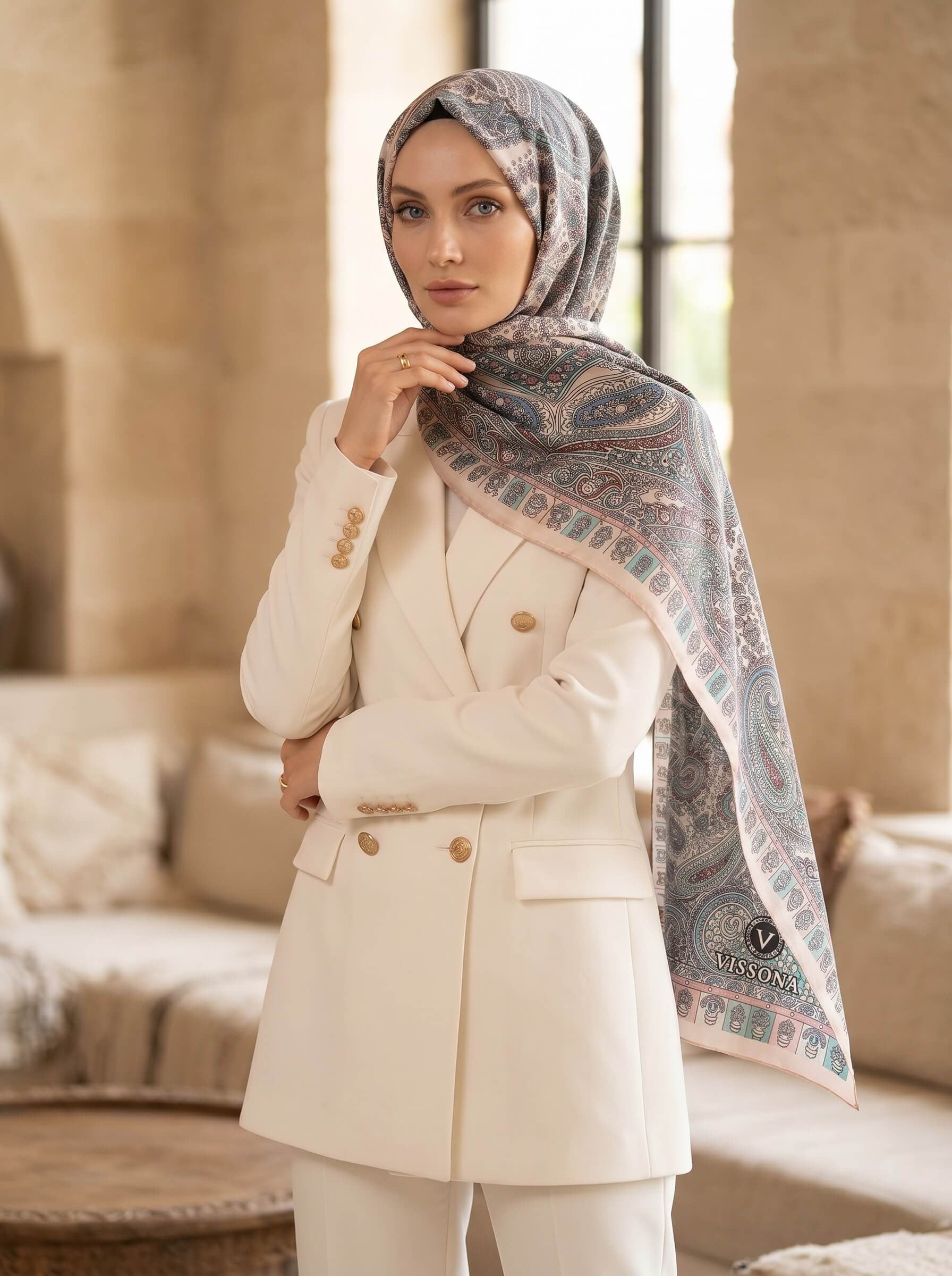 100% İPEK ETRO DESENLİ PUDRA RENKLİ ŞAL