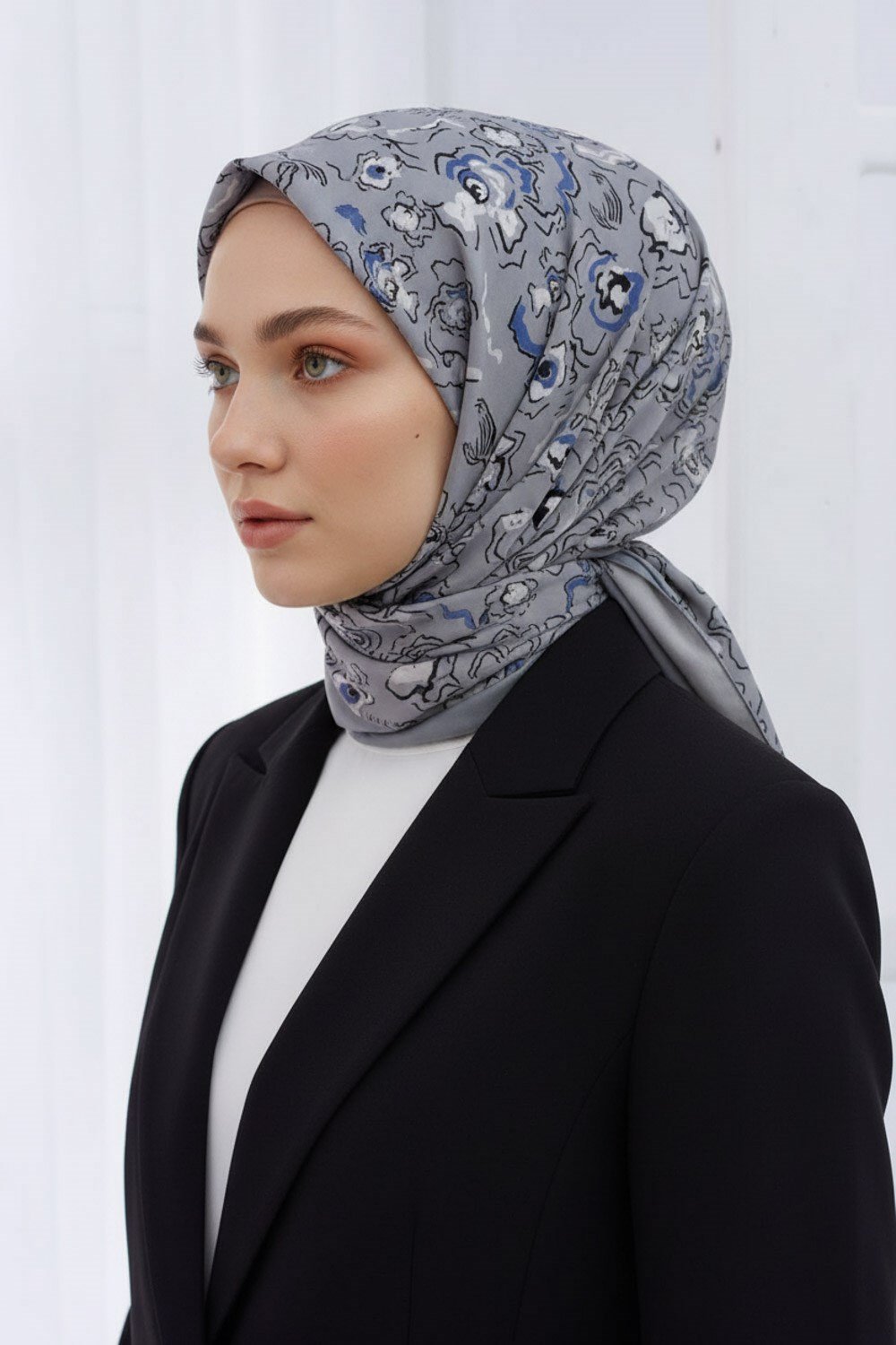 KREP ÇİÇEKLİ KREM - İNDİGO RENKLİ 75X195 KIRIŞMAZ ŞAL