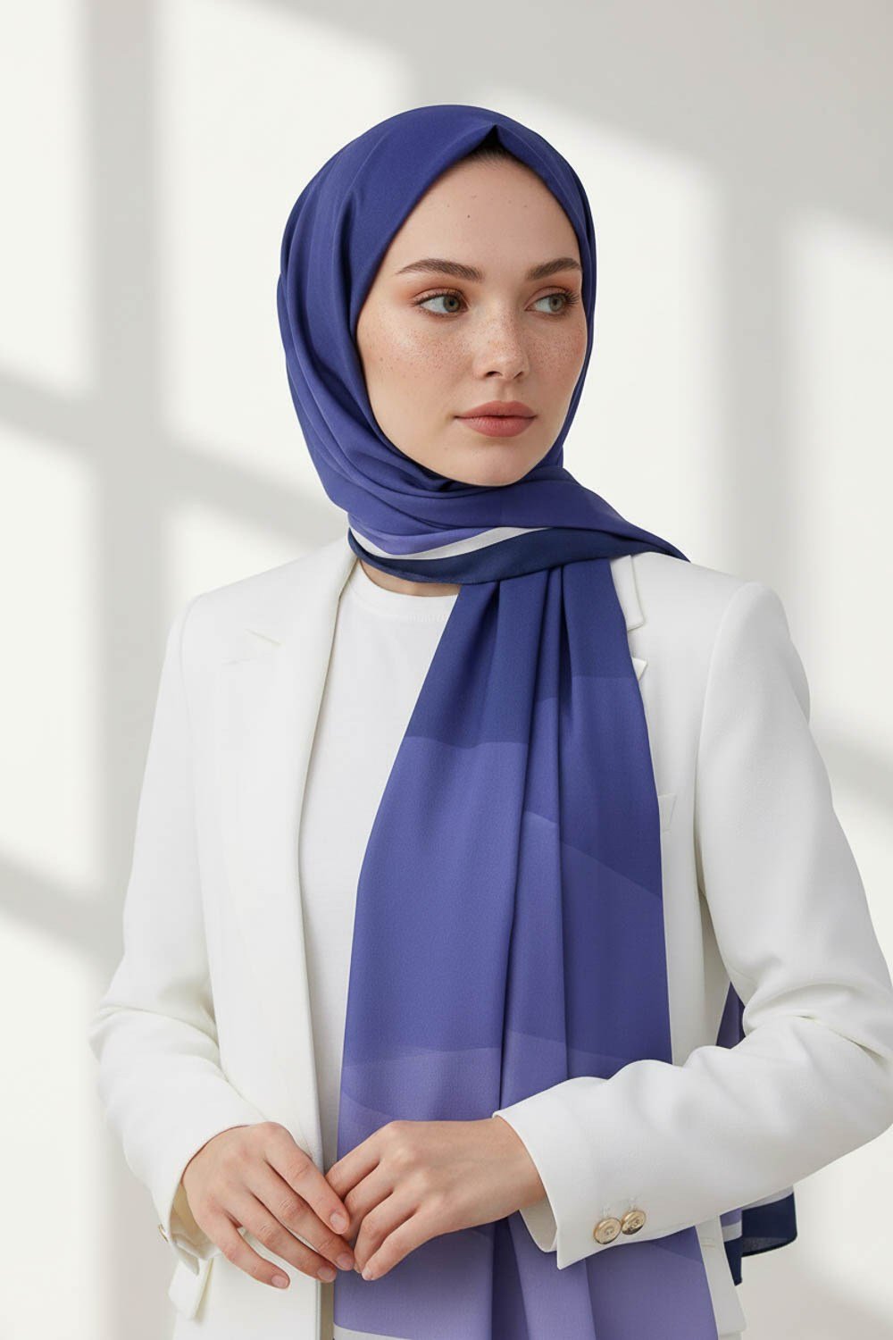 KREP GEOMETRİ DESENLİ LACİVERT RENKLİ 75X195 KIRIŞMAZ ŞAL