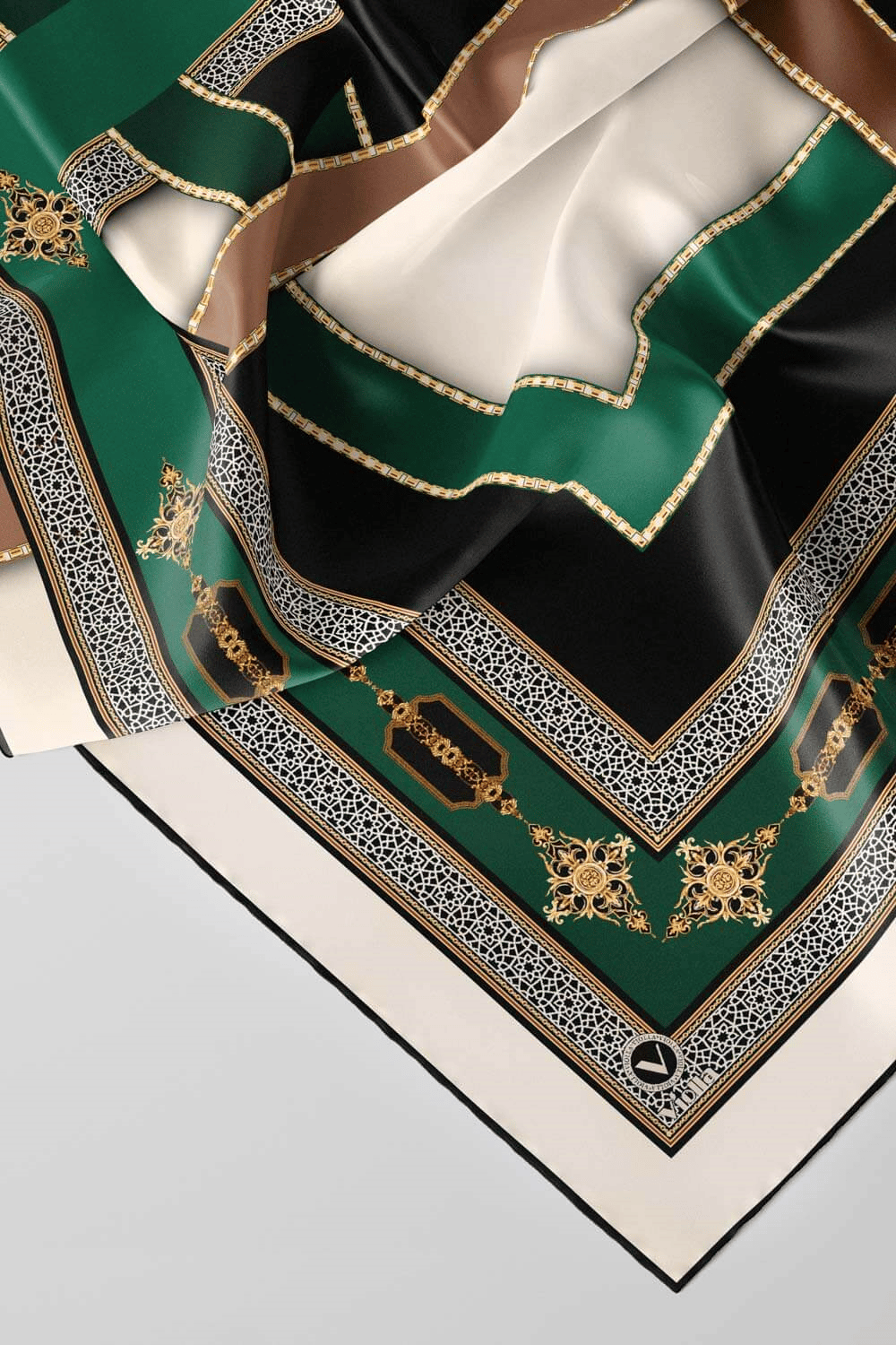 Twill Gold Detaylı ve Antik Motif Desenli Petrol Yeşili Renkli 90x90 Eşarp (İpek İçermez) Kenar Dikiş Şekli El Dikişli