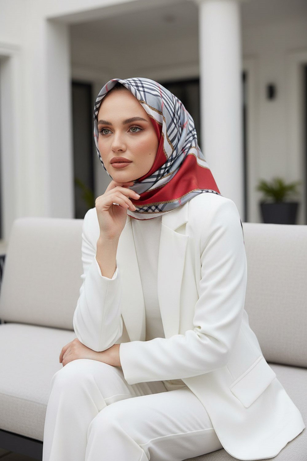 % 57 İPEK % 43 VİSKON Twill İpek Ekose Desenli Bordo Renkli 90x90 Eşarp Dikim Şekli : El Dikişi