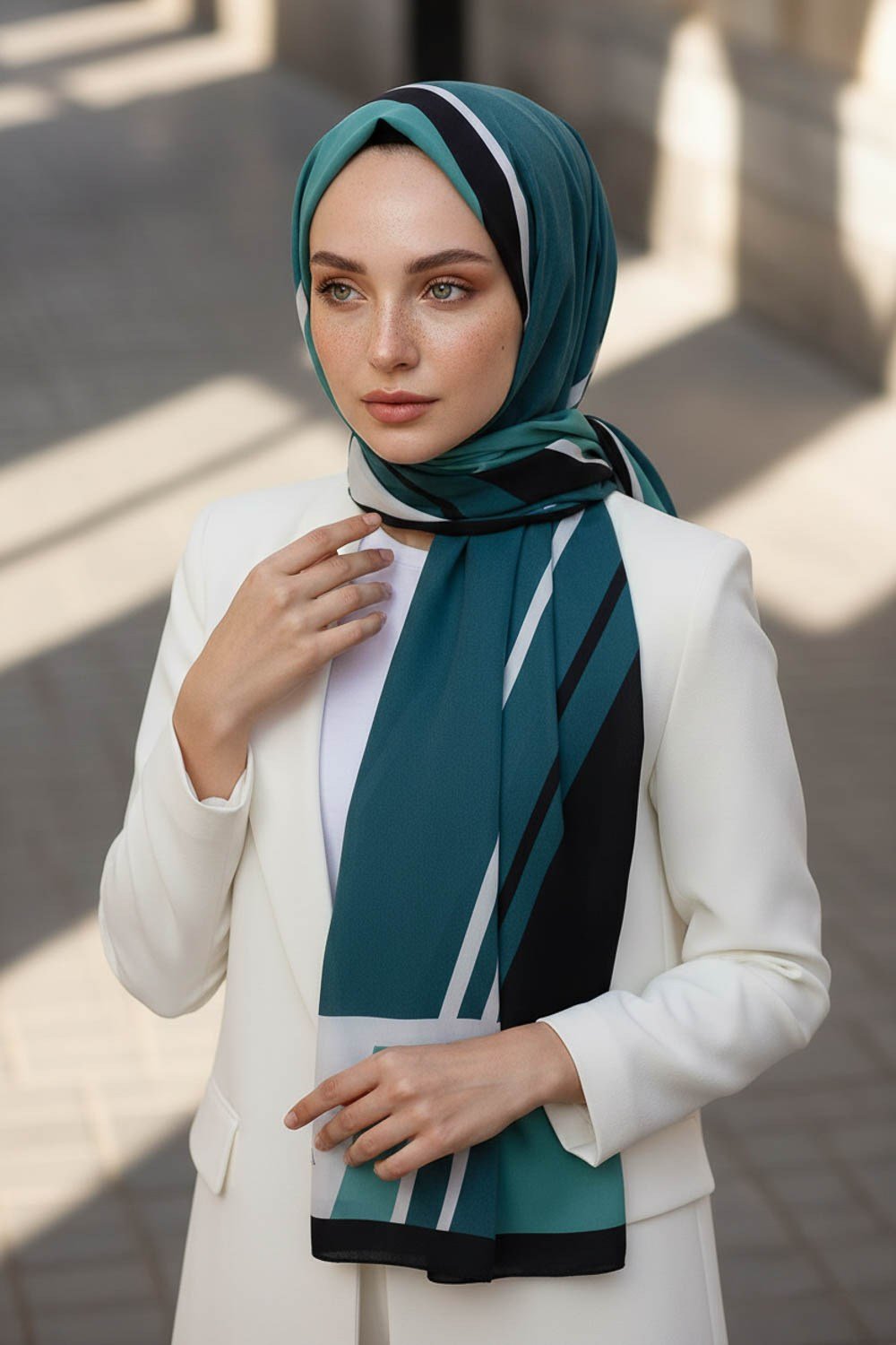 KREP GEOMETRIK DESENLİ PETROL YEŞİLİ RENKLİ 75X195 KIRIŞMAZ ŞAL
