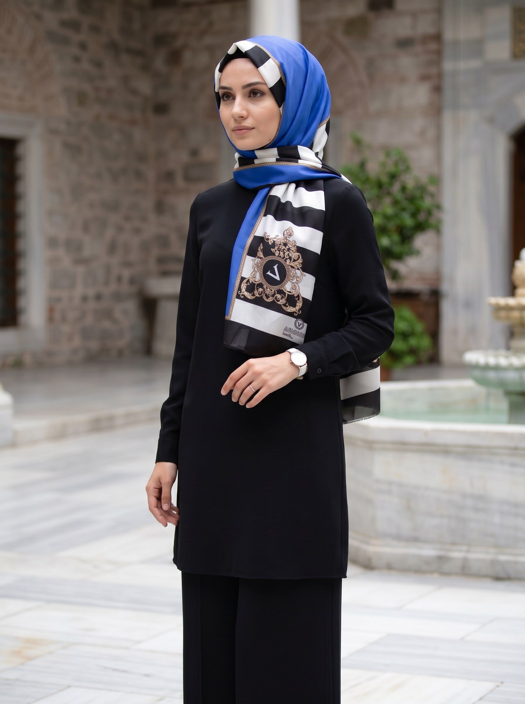 %100 İpek Çizgili Ve Varak Desenli Saks - Siyah Renkli 92x210 Şal