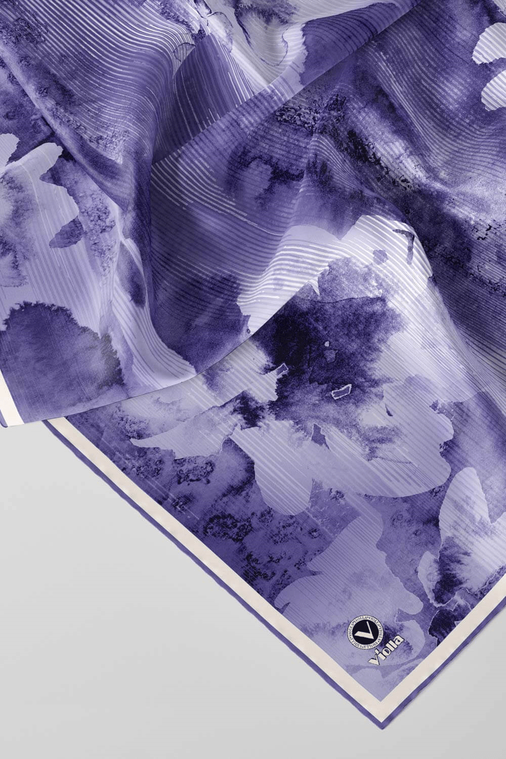 Twill Batik Desenli Saks Renkli 90x90 Eşarp (İpek İçermez) Dikim Şekli : El Dikişi