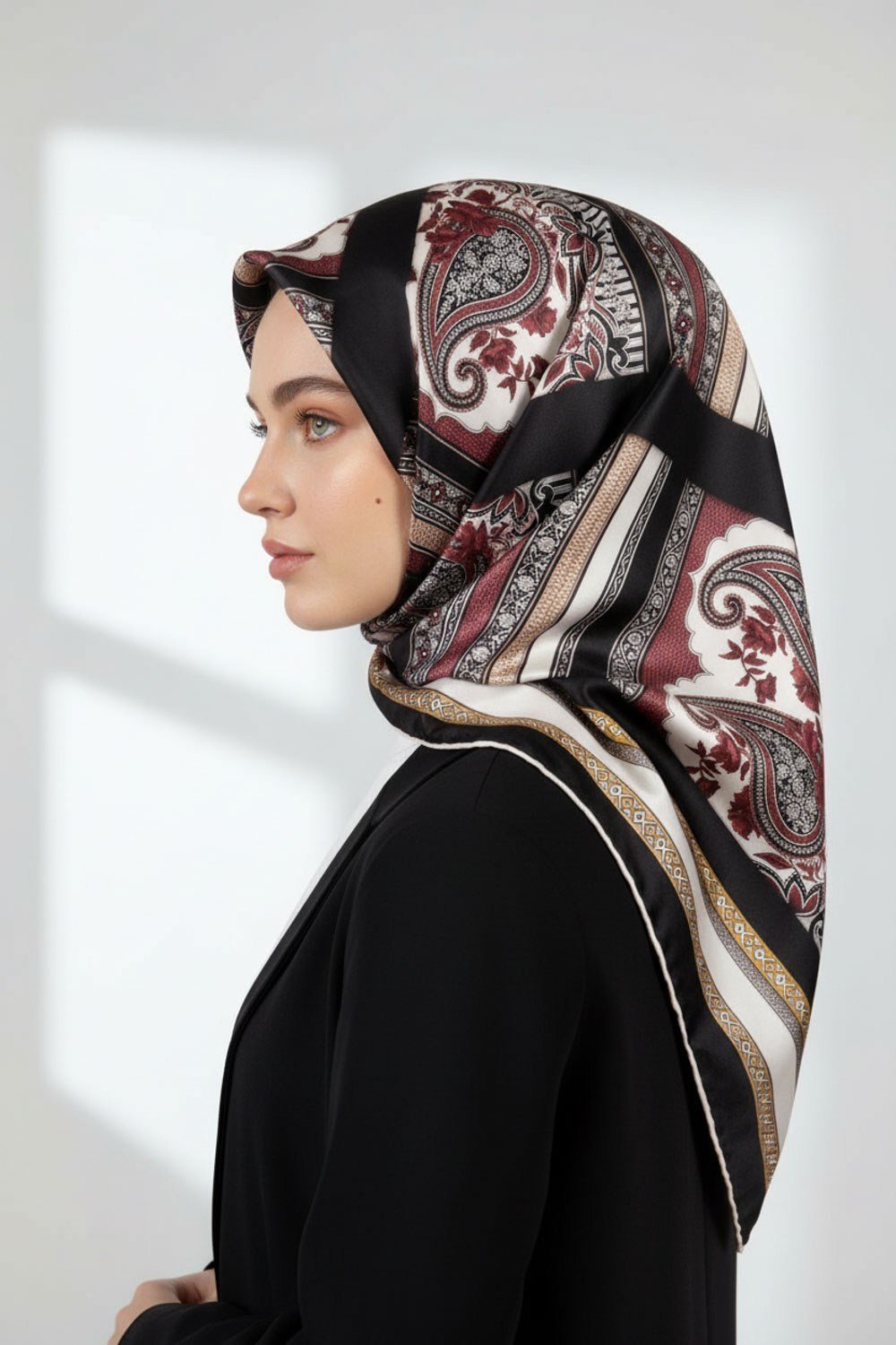 Twill Şal Desenli Siyah Renkli 90x90 Eşarp (İpek İçermez) Kenar Dikiş Şekli El Dikişli