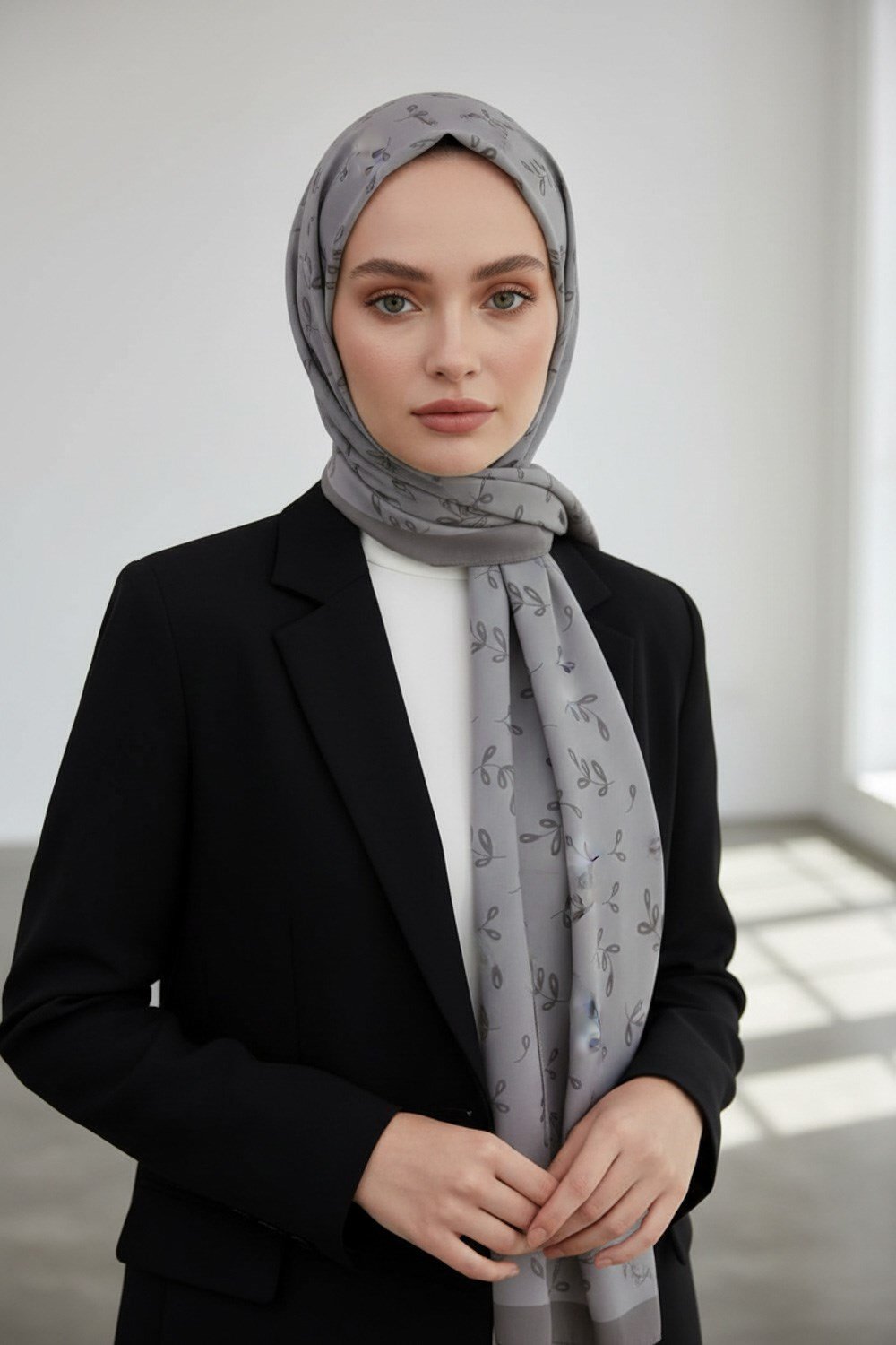 KREP YAPRAK DESENLİ GÜMÜŞ RENKLİ 75X195 KIRIŞMAZ ŞAL