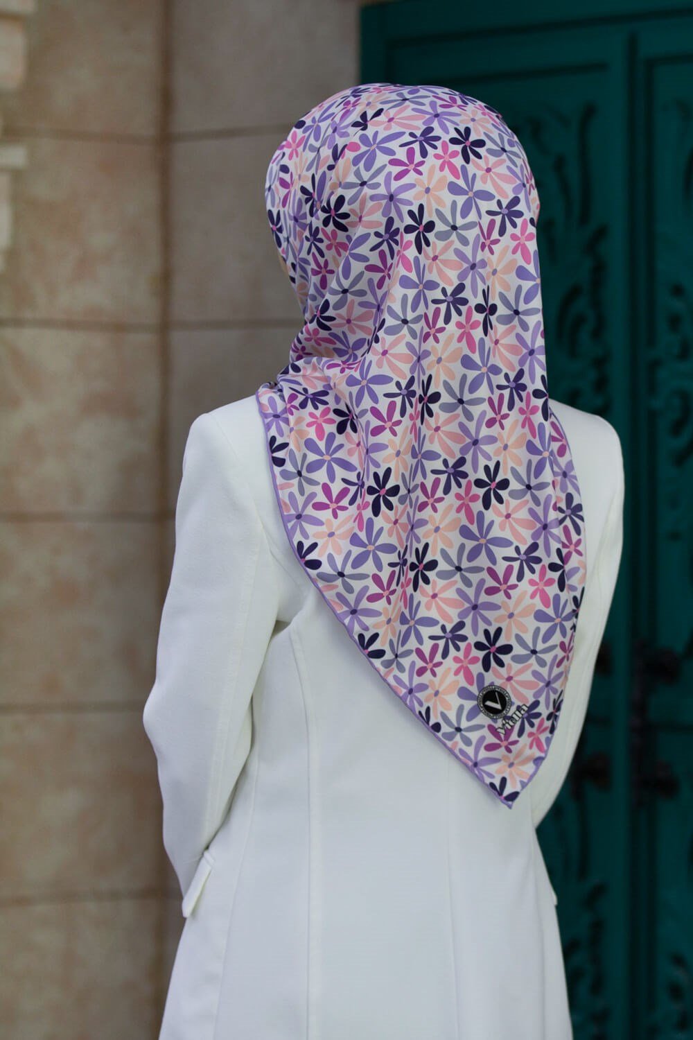 Twill Renkli Çiçek Desenli Lila Renkli 90x90 Eşarp (İpek İçermez) Kenar Dikiş Şekli El Dikişli