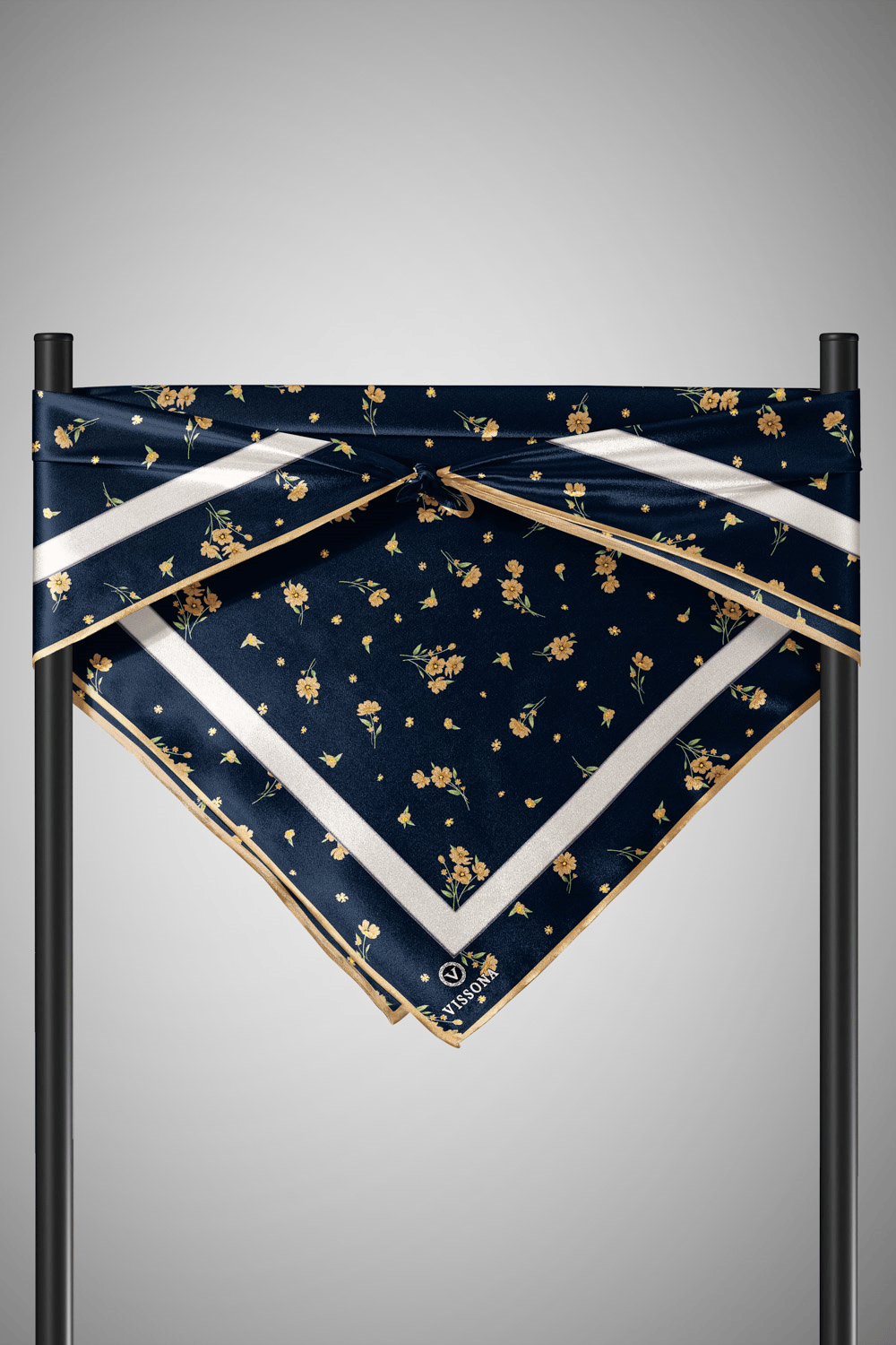 % 57 İPEK % 43 VİSKON Twill İpek Çıtır Çiçek Desenli Lacivert - Gold Renkli 90x90 Eşarp Dikim Şekli : El Dikişi