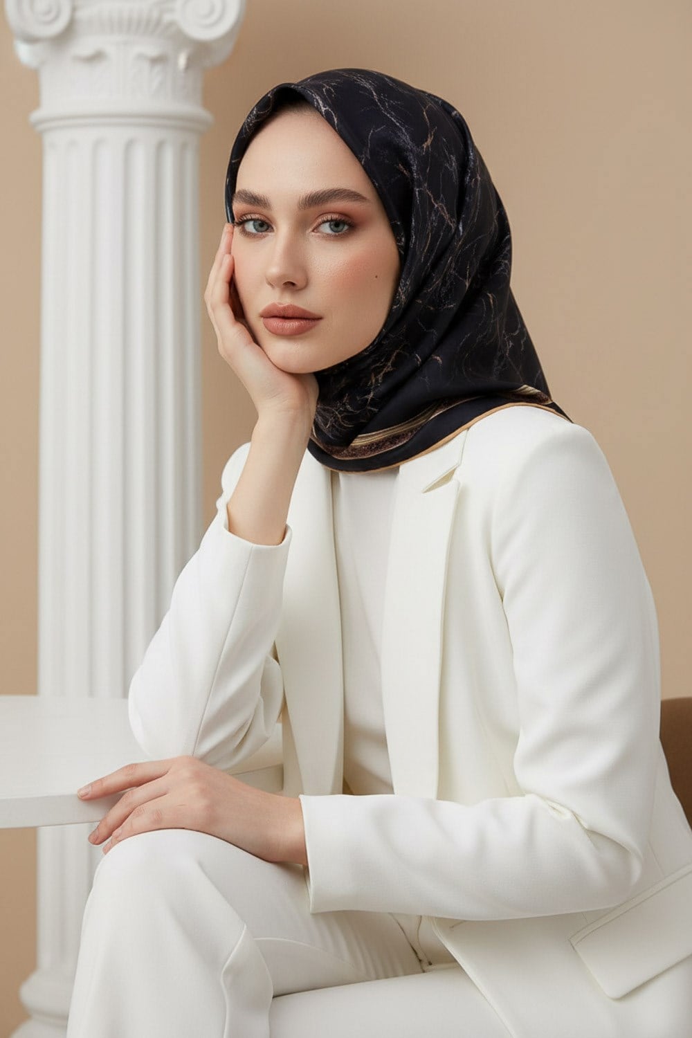 %100 Twill İpek Mermer Desenli Siyah Renkli 90x90 Eşarp Dikim Şekli : El Dikişi