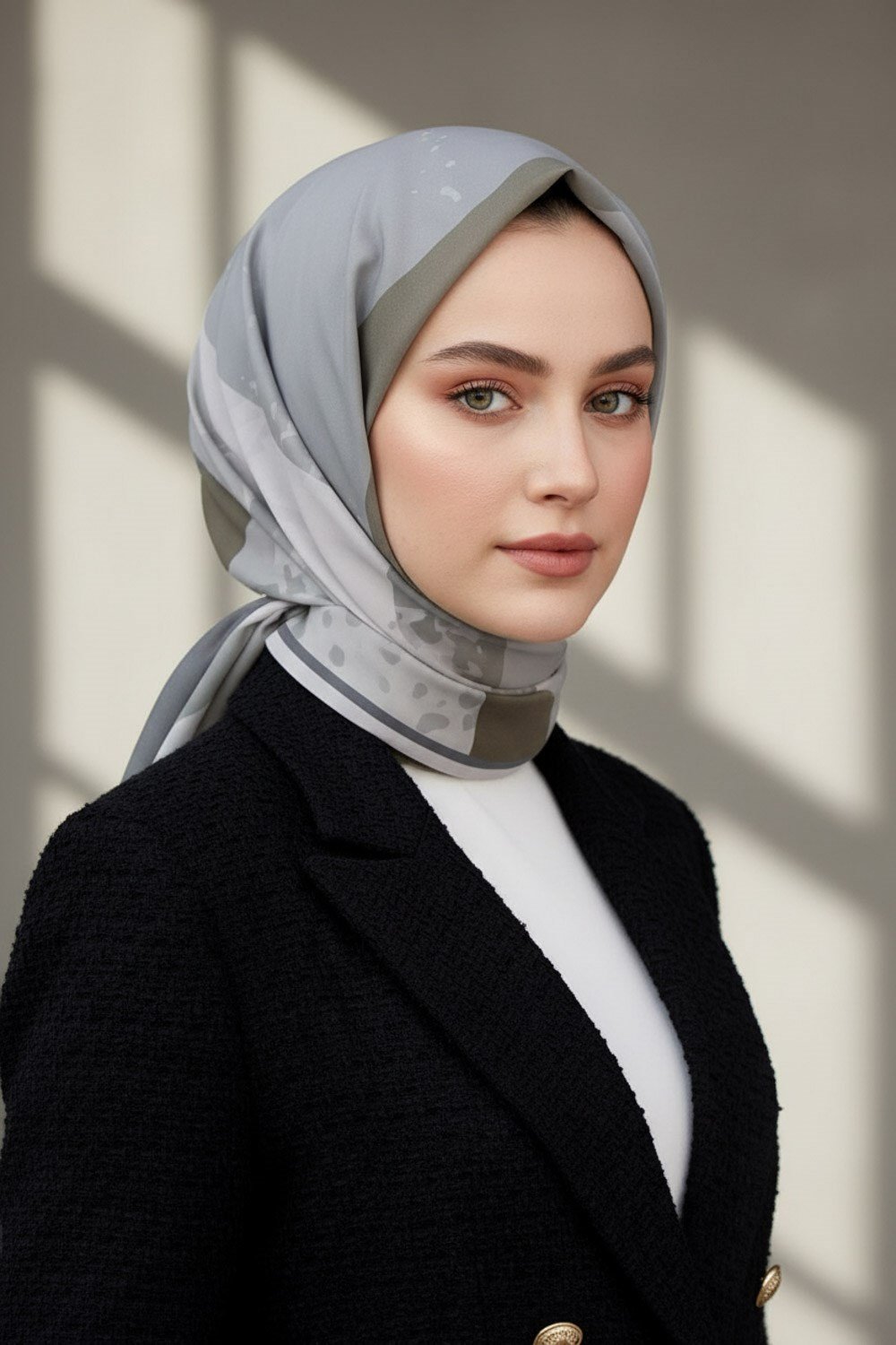 KREP GEOMETRİK DESENLİ VİZON - GRİ RENKLİ 75X195 KIRIŞMAZ ŞAL