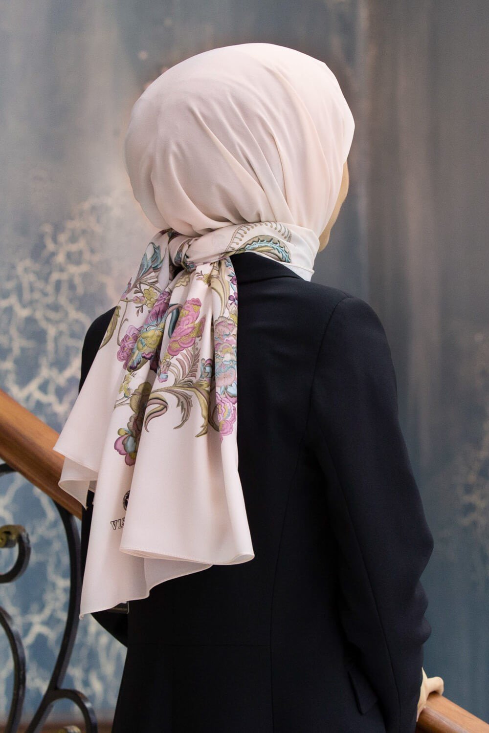 KREP NAKIŞ ÇİÇEK DESENLİ KREM RENKLİ 75X195 KIRIŞMAZ ŞAL