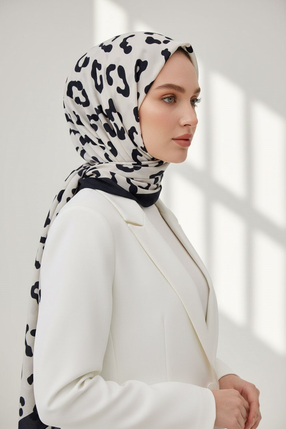 KREP LEOPAR DESENLİ KREM RENKLİ 75X195 KIRIŞMAZ ŞAL
