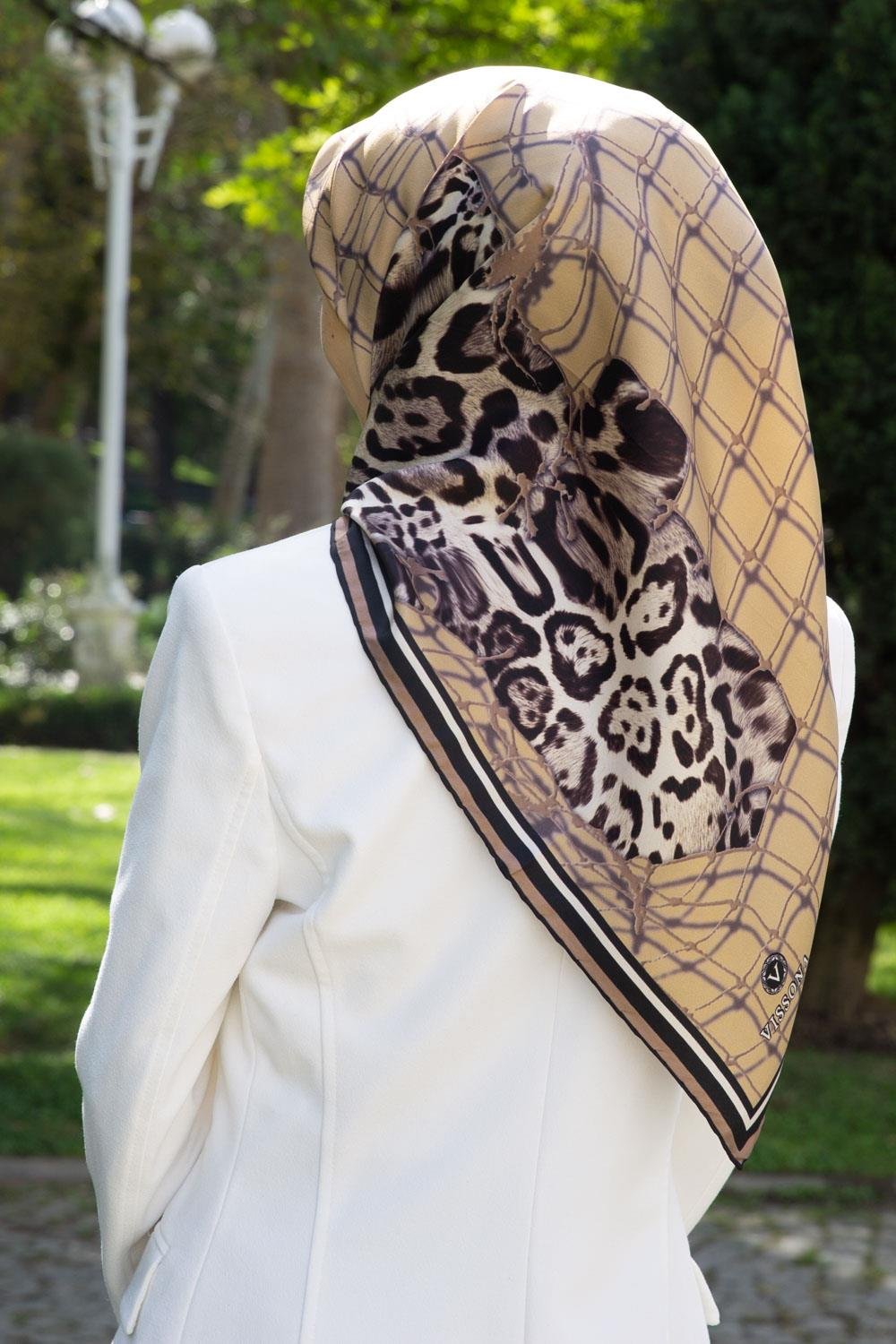 %100 Twill İpek Leopar Desenli Bej Renkli 90x90 Eşarp Dikim Şekli : El Dikişi