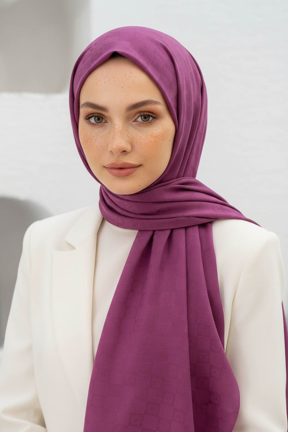 Vissona %57 İPEK %43 PAMUK Monogram Desenli Koyu Pembe Renkli Şal -  70x190 Dikiş Tipi İtalyan Dikişli