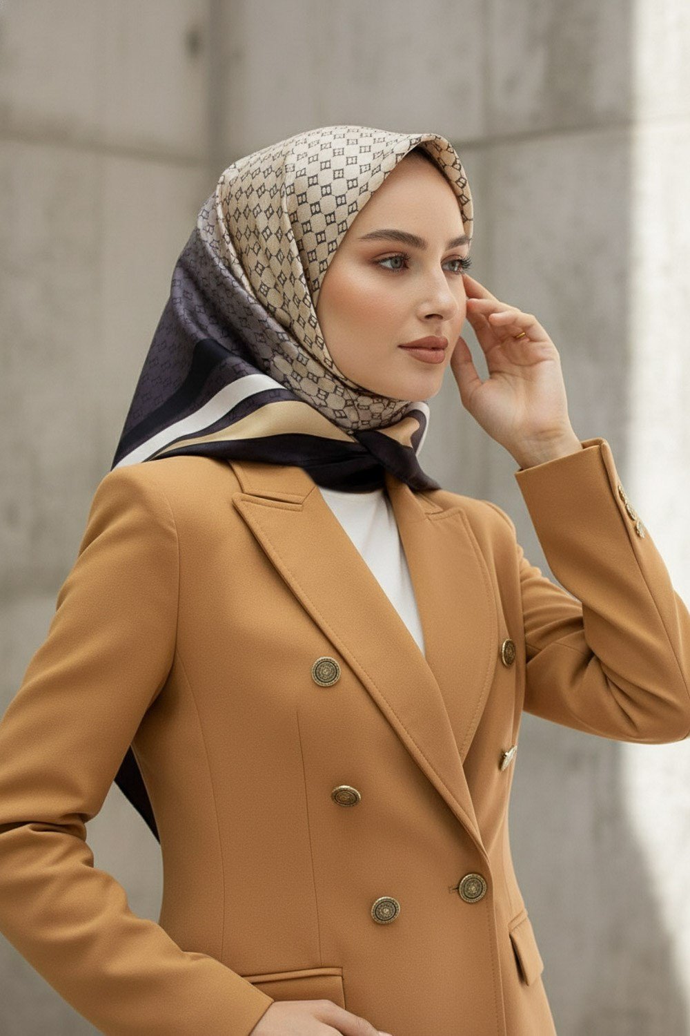 % 57 İPEK % 43 VİSKON Twill İpek Degrade Desenli Siyah - Bej Renkli 90x90 Eşarp Dikim Şekli : El Dikişi