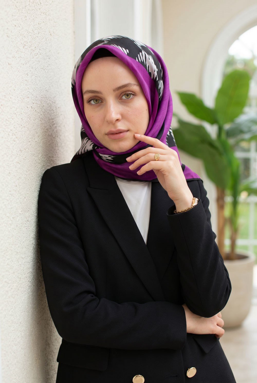 %100 Twill İpek Kazayağı Desenli Fuşya - Siyah Renkli 90x90 Eşarp Kenar Dikiş Şekli El Dikişli