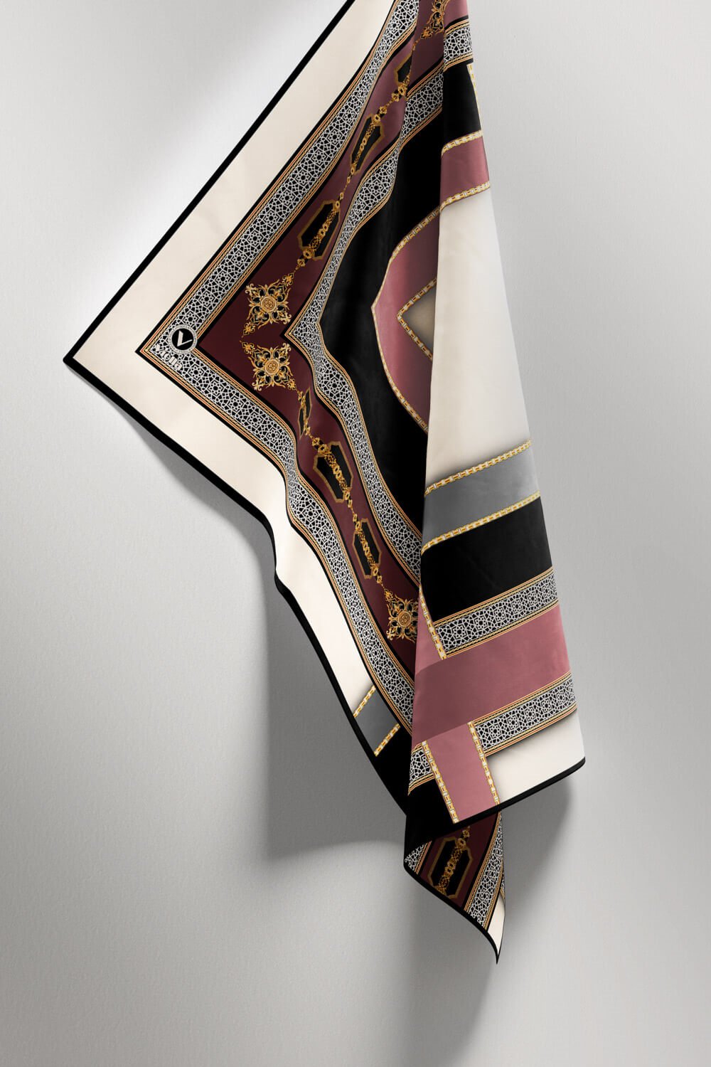Twill Gold Detaylı ve Antik Motif Desenli Pudra Renkli 90x90 Eşarp (İpek İçermez) Kenar Dikiş Şekli El Dikişli