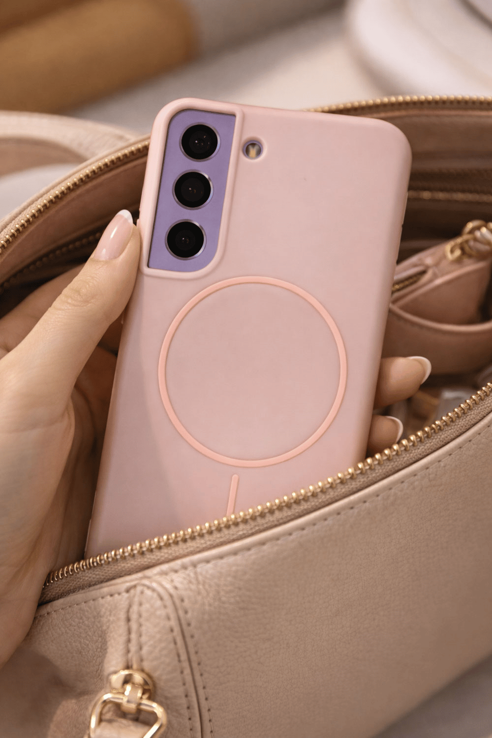 SAMSUNG Galaxy S22 Uyumlu İçi Kadife Magsafe Wireless Şarz Özellikli Pembe Renkli Telefon Kılıfı