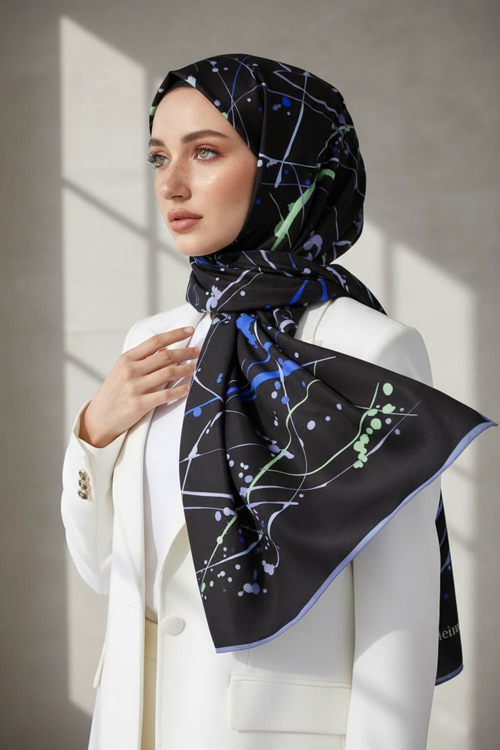 KREP BOYA DAMLASI DESENLİ SİYAH - İNDİGO RENKLİ 75X195 KIRIŞMAZ ŞAL