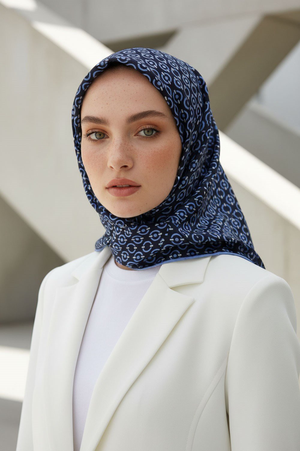 %100 Twill İpek Zincir Desenli Lacivert - İndigo Renkli 90x90 Eşarp Kenar Dikiş Şekli El Dikişli