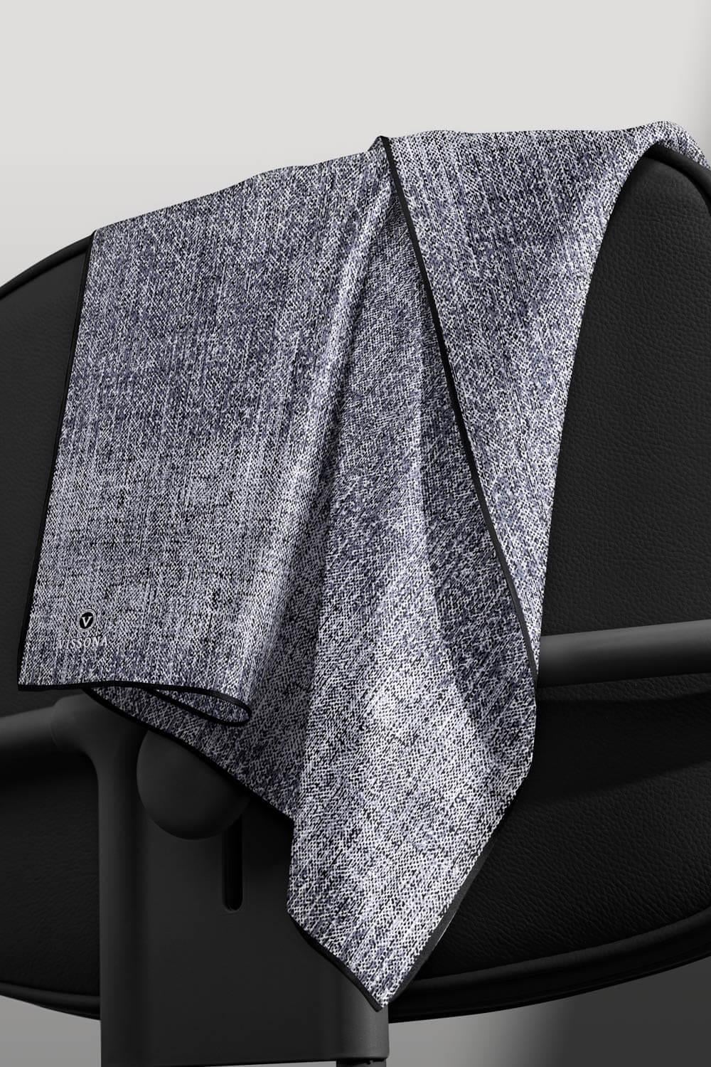 %100 Twill İpek Dokulu Desen Gri - Siyah Renkli 90x90 Eşarp Kenar Dikiş Şekli El Dikişli