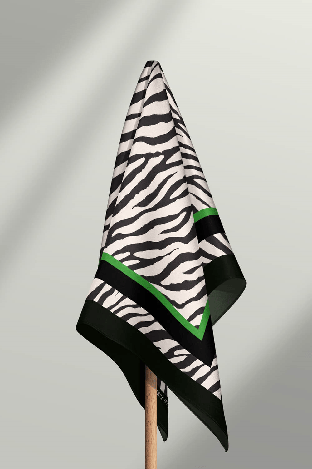 Kadın Siyah Beyaz Zebra Desenli 50x50 Bandana HYL DG01282-22