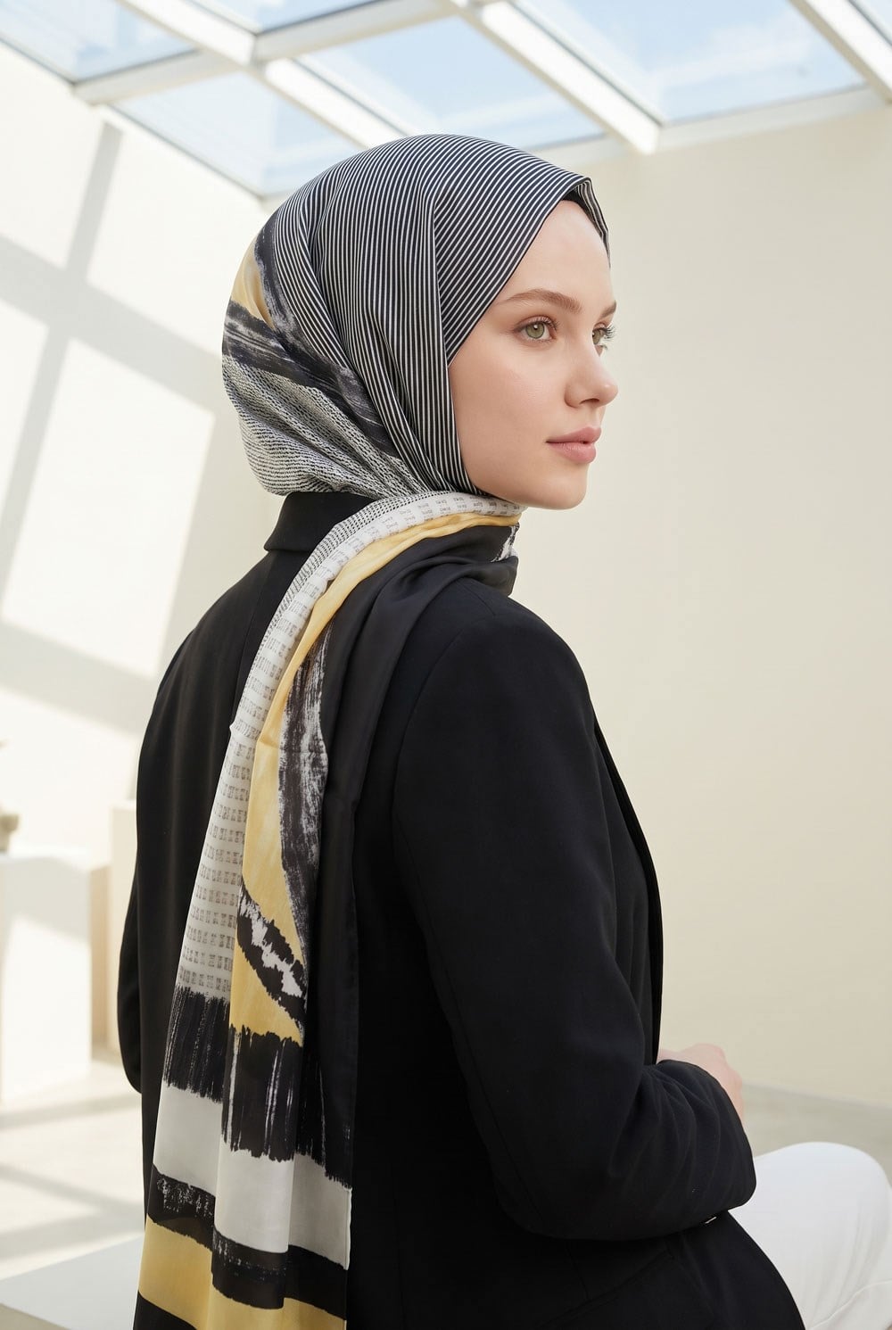 %100 Saf İpek Şal İnce Saten Vual Dokuma Patchwork Desenli Siyah - Sarı Renkli 90x210 Şal