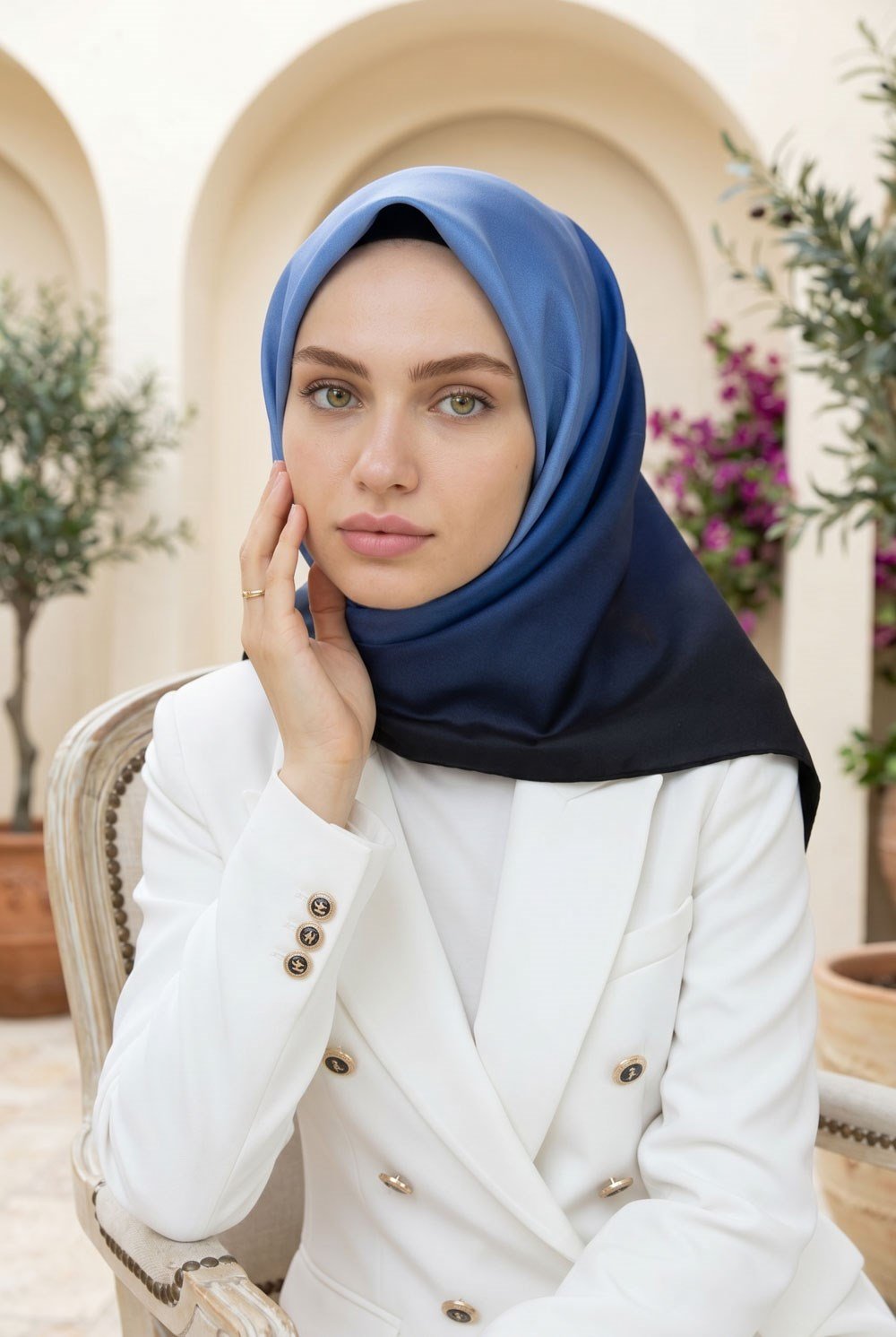 %100 Twill İpek Degrade Desenli Lacivert - Buz Mavisi Renkli 90x90 Eşarp Dikim Şekli : El Dikişi