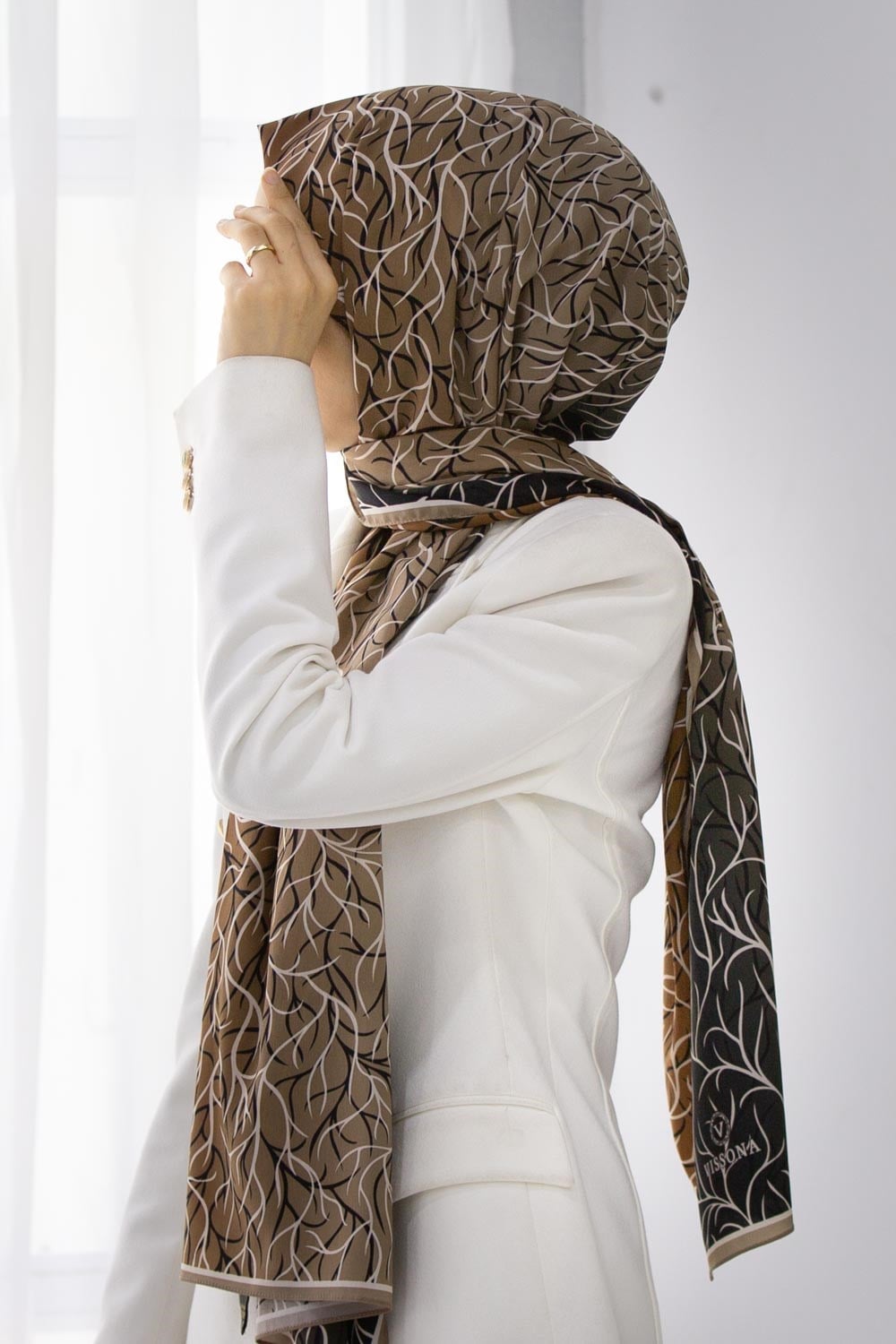 KREP GEOMETRİK DESENLİ BEJ RENKLİ 75X195 KIRIŞMAZ ŞAL