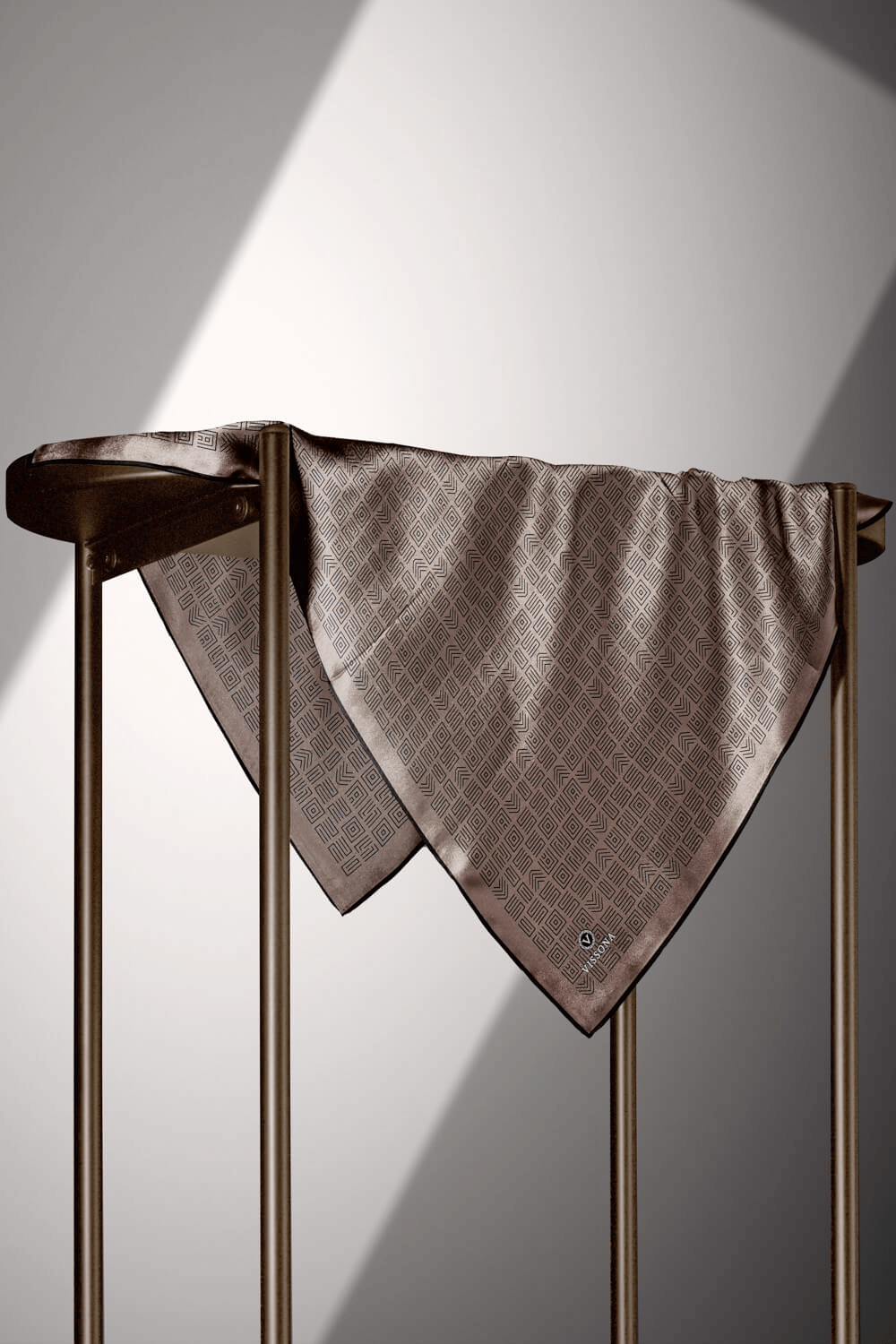 %57 İPEK %43 VİSKON Twill İpek Etnik Motif Desenli Vizon - Siyah Renkli 90x90 Eşarp Dikim Şekli : El Dikişi