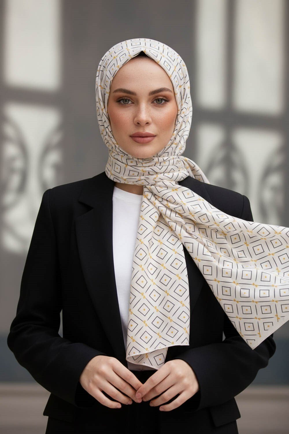 KREP GEOMETRİK DESENLİ KREM RENKLİ 75X195 KIRIŞMAZ ŞAL