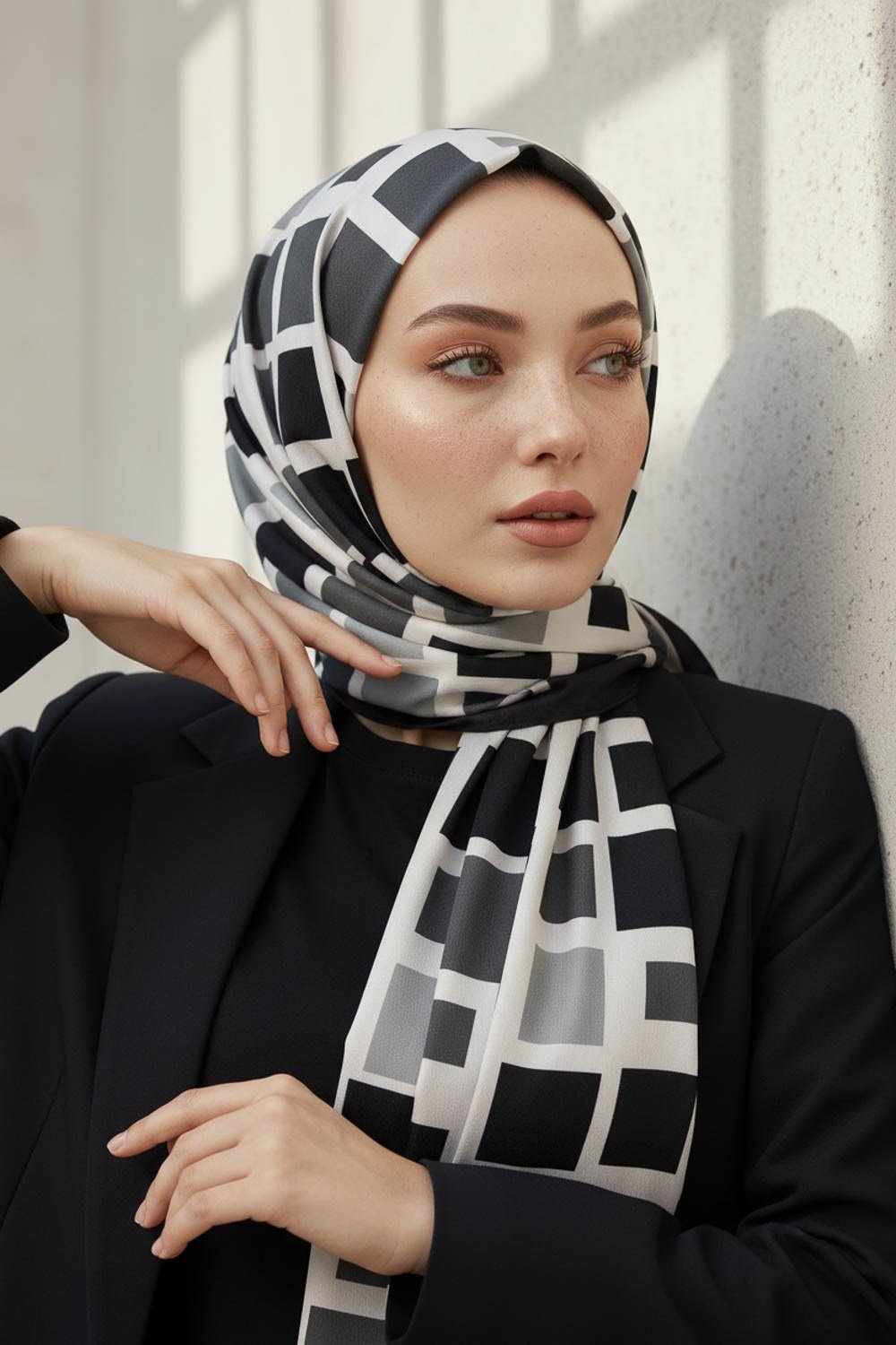 KREP KARE DESENLİ SİYAH RENKLİ 75X195 KIRIŞMAZ ŞAL