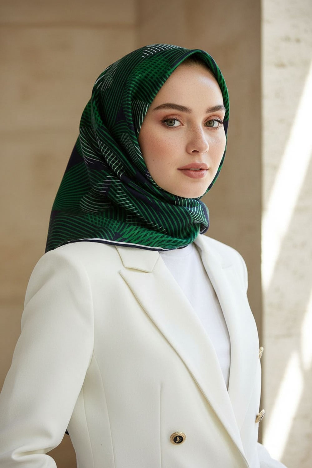 %100 Twill İpek Çizgili Çiçek Desenli Lacivert - Zümrüt Yeşili Renkli 90x90 Eşarp Dikim Şekli : El Dikişi