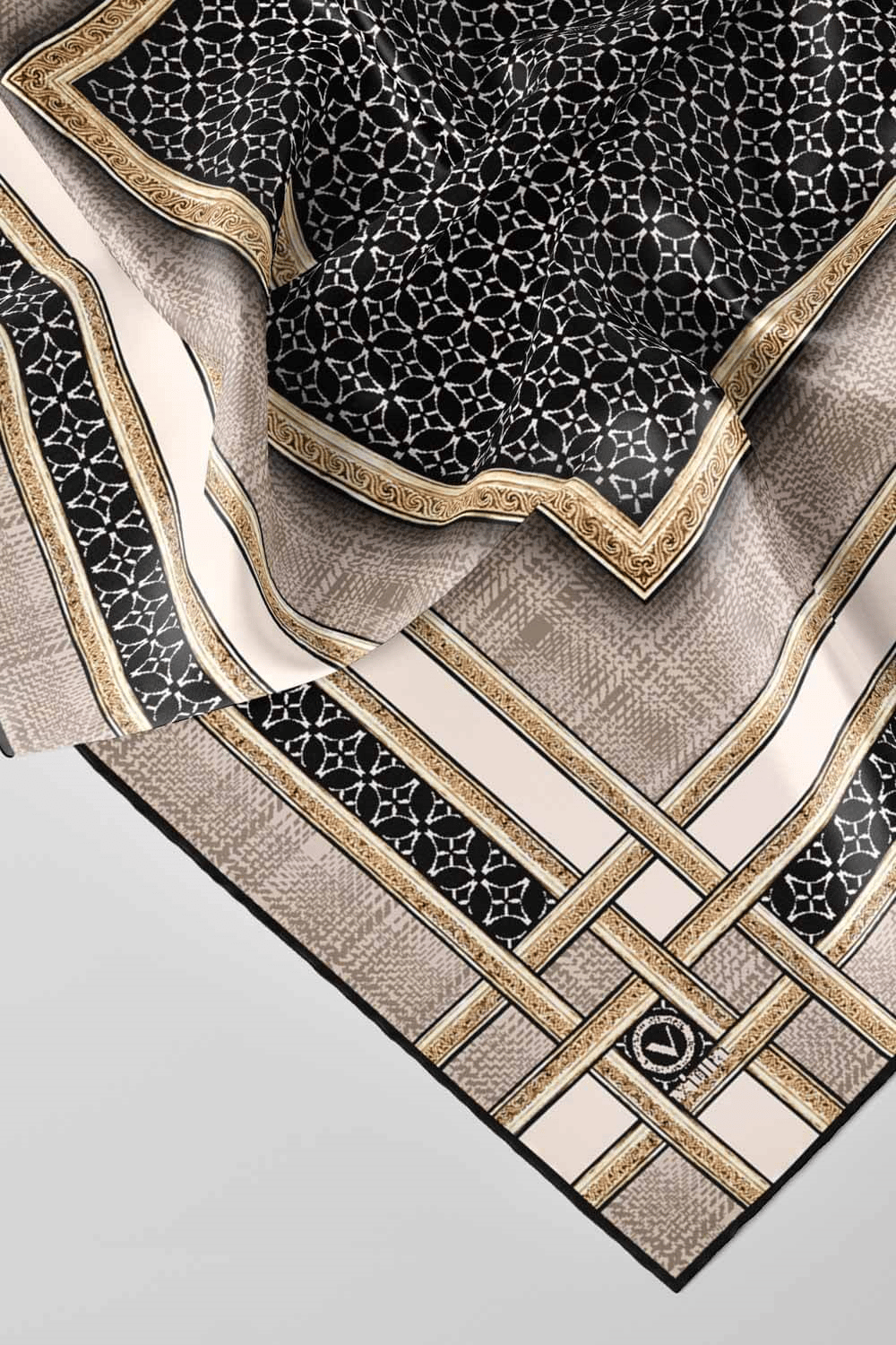 Twill Gold Bordürlü Geometrik Desenli Bej Renkli 90x90 Eşarp (İpek İçermez) Kenar Dikiş Şekli El Dikişli