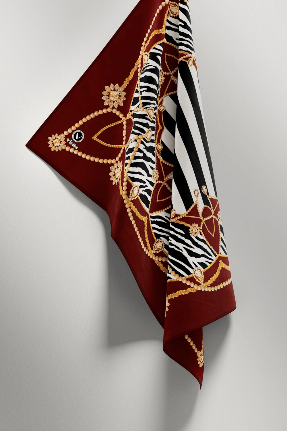 Twill Gold Detaylı Zebra Desenli Bordo Renkli 90x90 Eşarp (İpek İçermez) Kenar Dikiş Şekli El Dikişli