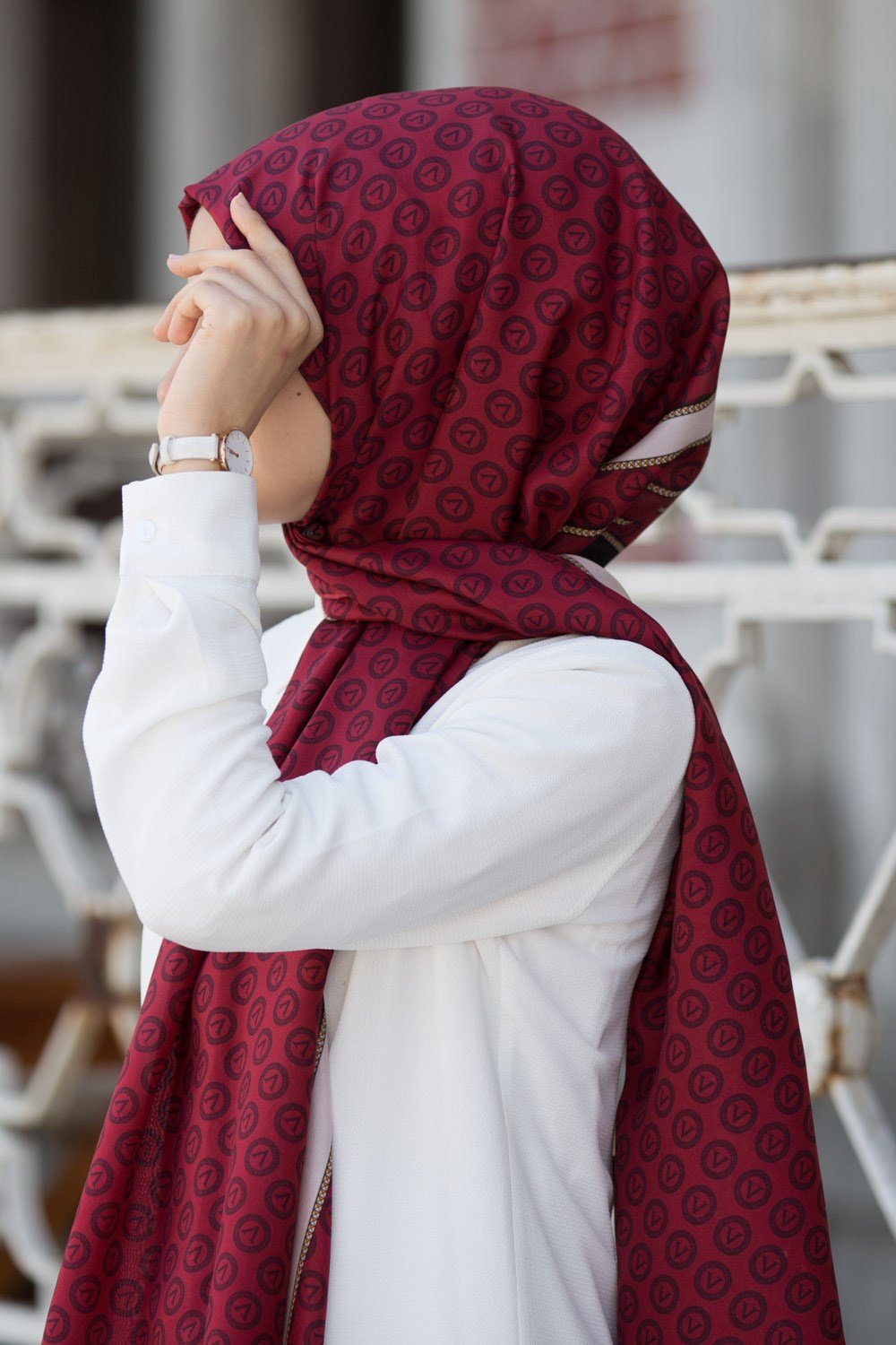 %100 Saf İpek Şal İnce Saten Vual Dokuma Monogram Desenli Bordo - Siyah Renkli 90x210 Şal