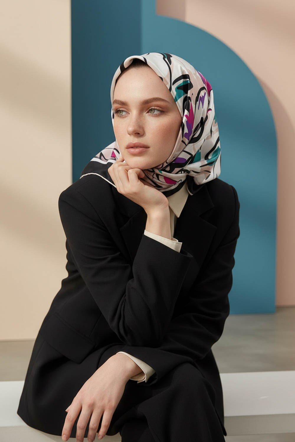 Rayon Bordürlü Çiçek Desenli Fuşya Renkli 90x90 Dikim Şekli : El Dikişi Eşarp (İpek İçermez)