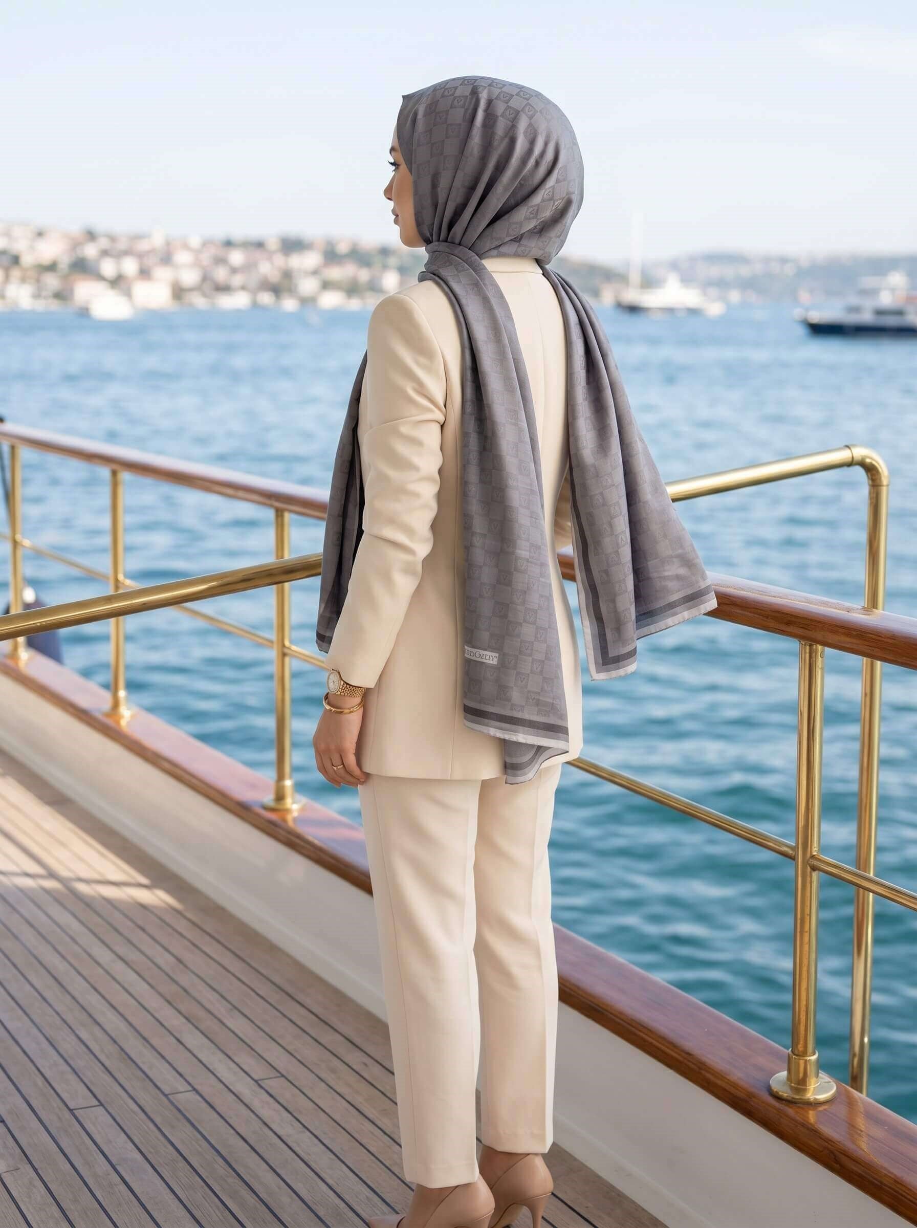 %57 İpek %43 Pamuk Monogram Dokumalı Gri-Füme Renkli 70X190 Yumuşak Dökümlü Şal